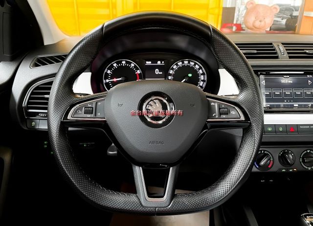 1.0T／僅跑【七萬】里程擔保【全車原鈑件】【配色黑車頂】【雙色內裝】定速／倒車顯影／CARPLAY／藍牙系統／IKEY  第11張相片