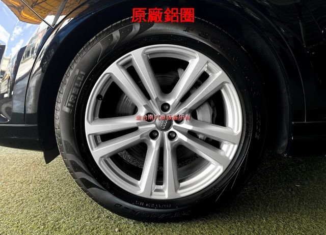 17年式／17年領牌【七人座】【S-LINE 旗艦版】【45TFSI】【3.0汽油渦輪】【新車價380萬】【認證車】  第6張相片