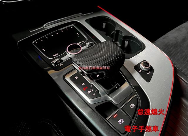 17年式／17年領牌【七人座】【S-LINE 旗艦版】【45TFSI】【3.0汽油渦輪】【新車價380萬】【認證車】  第16張相片