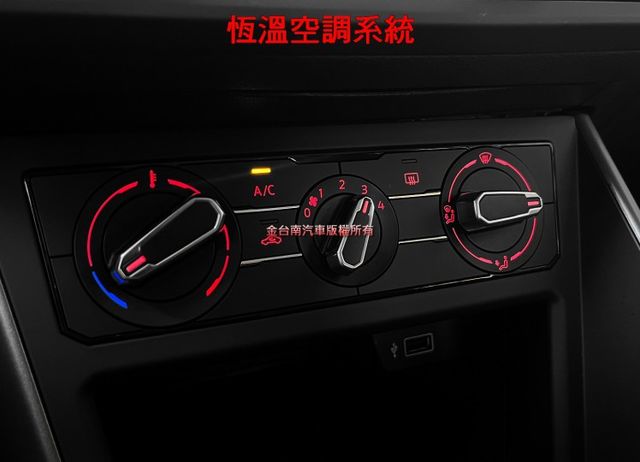 【全車原鈑件】僅跑【七萬】里程擔保【原廠保養】【選配數位儀表板】定速巡航／觸控螢幕／CARPLAY／藍牙系統／免鑰匙啟閉  第17張相片