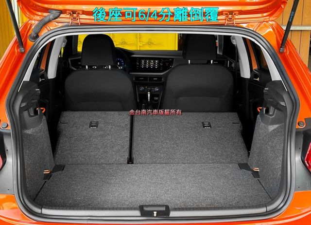 【全車原鈑件】僅跑【七萬】里程擔保【原廠保養】【選配數位儀表板】定速巡航／觸控螢幕／CARPLAY／藍牙系統／免鑰匙啟閉  第18張相片