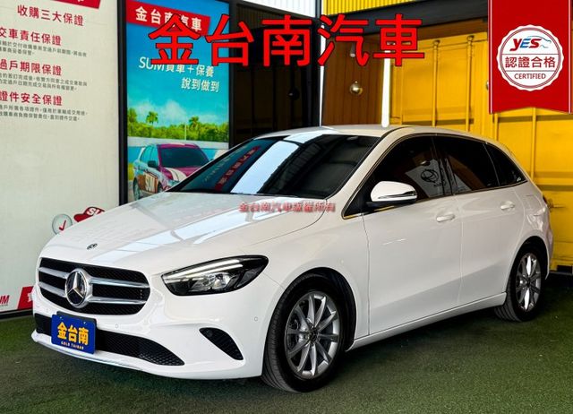 總代理【B200新款】20年式／19年10月出廠／液晶數位儀錶／動態舒適座椅／環艙氣氛燈／CARPLAY【認證車】  第1張相片