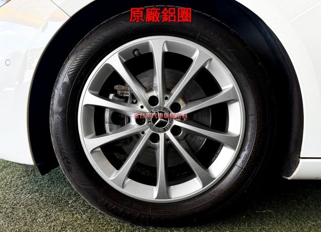 總代理【B200新款】20年式／19年10月出廠／液晶數位儀錶／動態舒適座椅／環艙氣氛燈／CARPLAY【認證車】  第7張相片