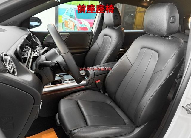 總代理【B200新款】20年式／19年10月出廠／液晶數位儀錶／動態舒適座椅／環艙氣氛燈／CARPLAY【認證車】  第9張相片