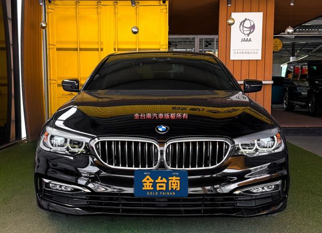 【新款520I】18年式／18年領牌／17年11月出廠／里程擔保【全車原鈑件】【5AS】選配大螢幕／無線充電板／電動尾門  第2張相片