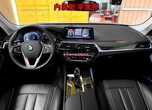 【新款520I】18年式／18年領牌／17年11月出廠／里程擔保【全車原鈑件】【5AS】選配大螢幕／無線充電板／電動尾門  第7張相片