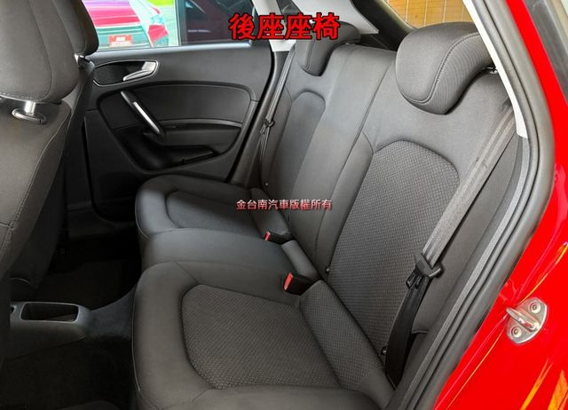18年式【五門】跑少里程擔保【全車原鈑件】多媒體觸控螢幕／倒車顯影／導航／藍牙／HID頭燈／LED尾燈／ISOFIX  第9張相片