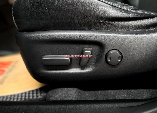 2.0影音特仕版／跑少里程擔保／​電動座椅／倒車顯影／數位電視／導航／藍牙／LED頭燈／雙區恆溫／免鑰匙系統【認證車】  第15張相片