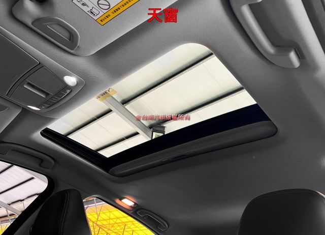 17年領牌／16年10月出廠／僅跑【八萬】里程擔保／天窗／定速／雙電動座椅／倒車顯影／雙區恆溫空調／免鑰匙系統【認證車】  第7張相片