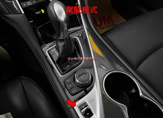 17年領牌／16年10月出廠／僅跑【八萬】里程擔保／天窗／定速／雙電動座椅／倒車顯影／雙區恆溫空調／免鑰匙系統【認證車】  第16張相片