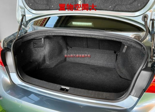 17年領牌／16年10月出廠／僅跑【八萬】里程擔保／天窗／定速／雙電動座椅／倒車顯影／雙區恆溫空調／免鑰匙系統【認證車】  第19張相片