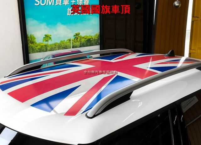 18年式／總代理【1.5T】里程擔保【原鈑件】【英國國旗車頂/後視鏡】【選配菱格座椅】電尾門／雙電動椅／氣氛燈／IKEY  第6張相片