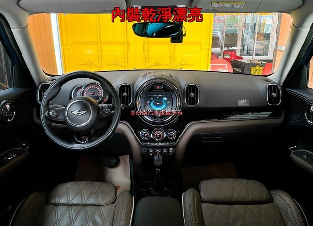 18年式／總代理【1.5T】里程擔保【原鈑件】【英國國旗車頂/後視鏡】【選配菱格座椅】電尾門／雙電動椅／氣氛燈／IKEY  第9張相片