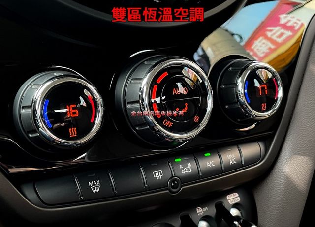 18年式／總代理【1.5T】里程擔保【原鈑件】【英國國旗車頂/後視鏡】【選配菱格座椅】電尾門／雙電動椅／氣氛燈／IKEY  第15張相片