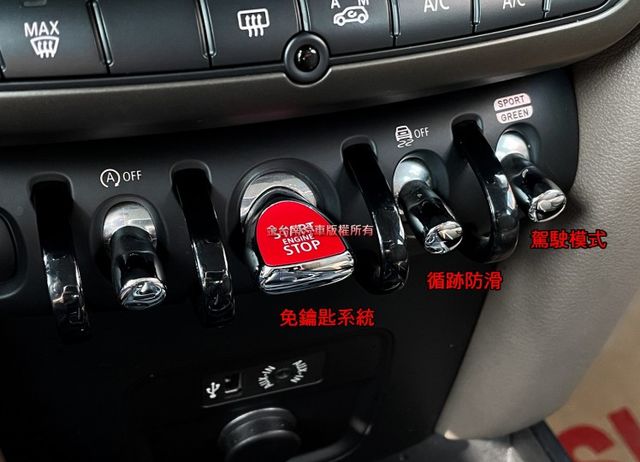 18年式／總代理【1.5T】里程擔保【原鈑件】【英國國旗車頂/後視鏡】【選配菱格座椅】電尾門／雙電動椅／氣氛燈／IKEY  第16張相片