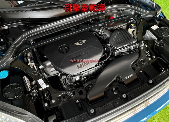 18年式／總代理【1.5T】里程擔保【原鈑件】【英國國旗車頂/後視鏡】【選配菱格座椅】電尾門／雙電動椅／氣氛燈／IKEY  第18張相片