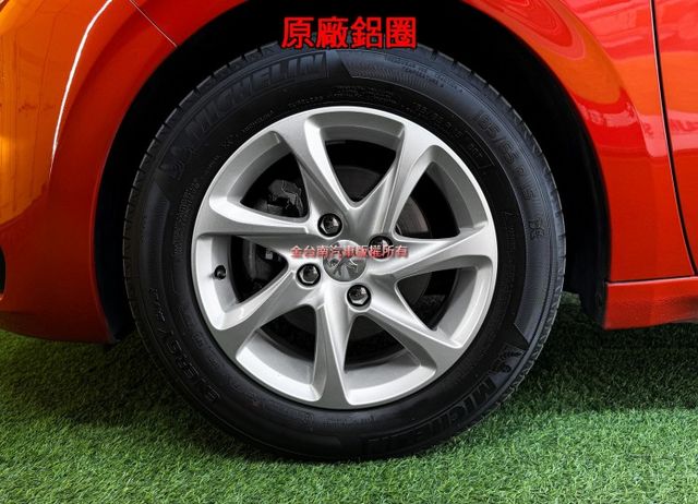 PureTech【1.2T】僅跑【三萬】里程擔保【全車原鈑件】【原廠保養】全景天窗／定速巡航／藍牙／倒車顯影／停車輔助  第6張相片