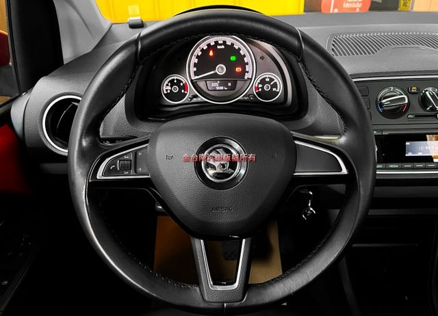 18年式／2017年11月出廠／里程擔保【全車原鈑件】胎壓偵測／音響快控／鋁圈／ISOFIX／後座可分離倒覆【內外漂亮】  第13張相片