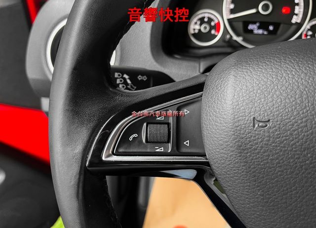 18年式／2017年11月出廠／里程擔保【全車原鈑件】胎壓偵測／音響快控／鋁圈／ISOFIX／後座可分離倒覆【內外漂亮】  第15張相片