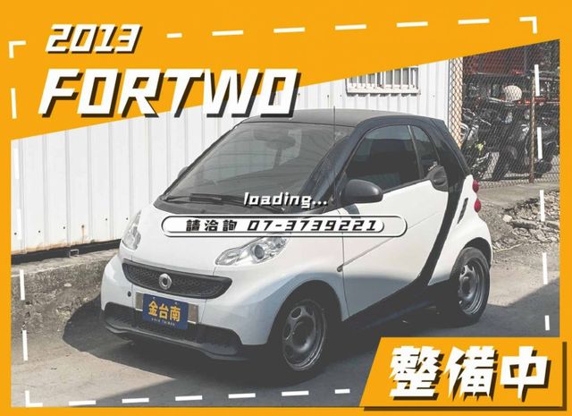 【黑白配色】僅跑【八萬】里程擔保【全車原鈑件】 倒車雷達／恆溫空調系統／循跡防滑／正副駕安全氣囊【保養確實／內外漂亮】  第1張相片