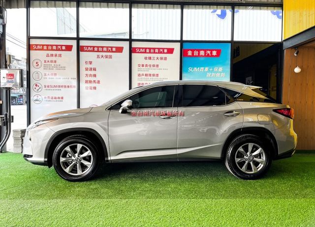 RX300／19年式／18年11月出廠／跑少里程擔保【原鈑件／原廠保養】ACC／盲點／車道偏移／電尾門／記憶椅／雙通風椅  第3張相片