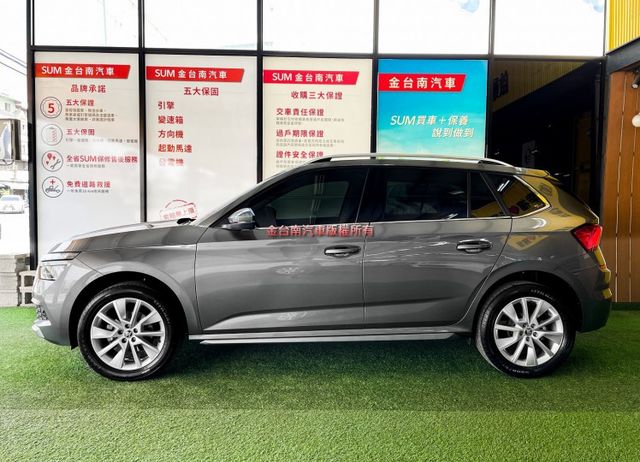 豪華動能版【小改款】僅跑【四萬】【原廠保養】【數位儀錶板】盲點／ACC跟車／車道偏移／電動尾門／無線充電板【已認證完畢】  第3張相片