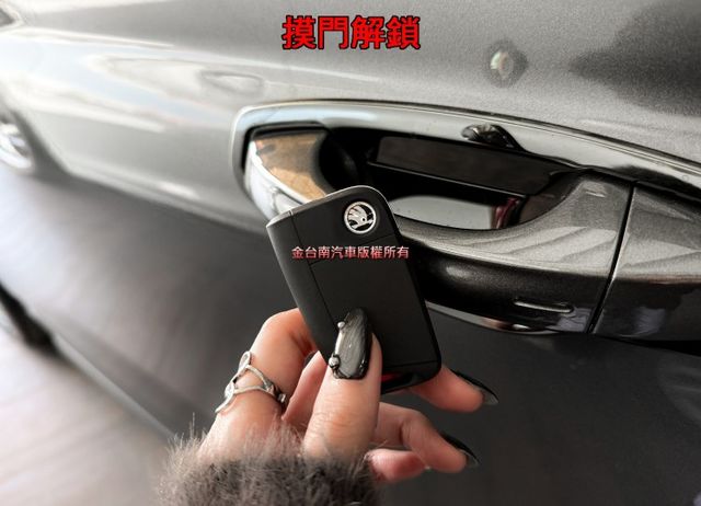 豪華動能版【小改款】僅跑【四萬】【原廠保養】【數位儀錶板】盲點／ACC跟車／車道偏移／電動尾門／無線充電板【已認證完畢】  第6張相片