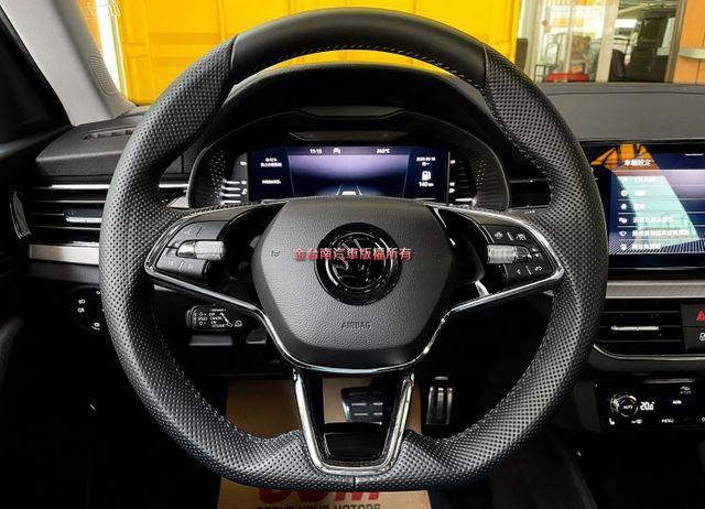 豪華動能版【小改款】僅跑【四萬】【原廠保養】【數位儀錶板】盲點／ACC跟車／車道偏移／電動尾門／無線充電板【已認證完畢】  第10張相片