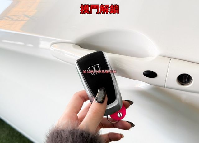 【藍調環景版】僅跑【三萬】里程擔保【全車原鈑件】【原廠保養】【自動停車】換檔撥片／定速／電動尾門／藍牙／導航／恆溫空調  第6張相片