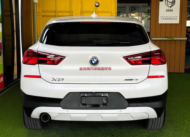 跑少里程擔保【全車原鈑件】【5AS】【抬頭顯示】【M版方向盤】車道偏移／行人偵測／電動尾門／定速／記憶椅／雙電動椅／導航  第5張相片