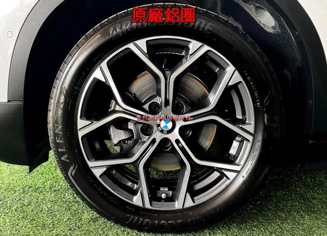 跑少里程擔保【全車原鈑件】【5AS】【抬頭顯示】【M版方向盤】車道偏移／行人偵測／電動尾門／定速／記憶椅／雙電動椅／導航  第8張相片