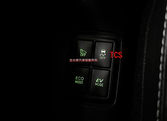 里程擔保／定速／盲點偵測【多媒體觸控螢幕】CARPLAY／倒車顯影／免鑰匙系統／藍牙／恆溫空調／鋁圈／循跡防滑【認證車】  第16張相片