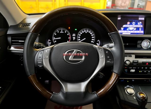 ES350【旗艦版】跑少里程擔保【全車原鈑件】全景天窗／電動尾門／ML音響／三區恆溫／雙記憶椅／雙通風椅／導航／車道偏移  第11張相片