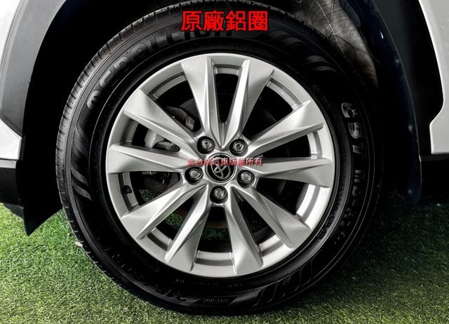 僅跑【六萬】里程擔保【全車原鈑件】ACC跟車／車道偏移／煞停輔助／停車輔助／定速／藍牙／免鑰匙系統／恆溫空調／後座出風口  第7張相片