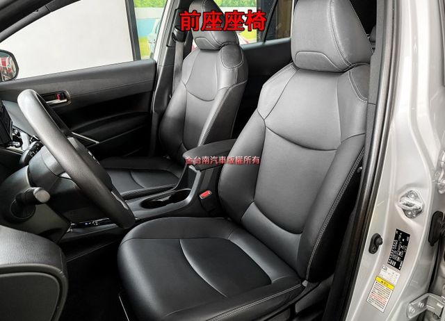 僅跑【六萬】里程擔保【全車原鈑件】ACC跟車／車道偏移／煞停輔助／停車輔助／定速／藍牙／免鑰匙系統／恆溫空調／後座出風口  第9張相片