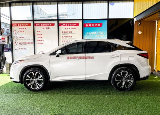 RX200T／僅跑【七萬】里程擔保【原廠保養】天窗／抬頭顯示／ACC／盲點／車道偏移／電尾門／記憶椅／雙通風椅【認證車】  第2張相片