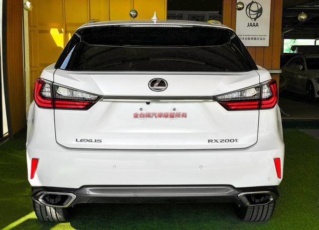 RX200T／僅跑【七萬】里程擔保【原廠保養】天窗／抬頭顯示／ACC／盲點／車道偏移／電尾門／記憶椅／雙通風椅【認證車】  第3張相片