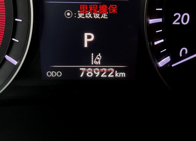 RX200T／僅跑【七萬】里程擔保【原廠保養】天窗／抬頭顯示／ACC／盲點／車道偏移／電尾門／記憶椅／雙通風椅【認證車】  第8張相片