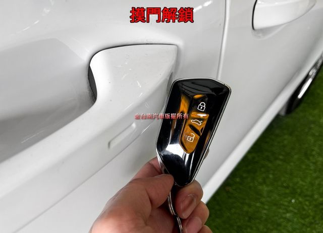 【七人座】僅跑【一萬】【原鈑件】【原廠保固至2028】數位化儀錶／全方位智駕科技輔助／快撥／盲點／ACC／CARPLAY  第6張相片