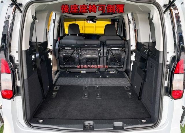 【七人座】僅跑【一萬】【原鈑件】【原廠保固至2028】數位化儀錶／全方位智駕科技輔助／快撥／盲點／ACC／CARPLAY  第18張相片