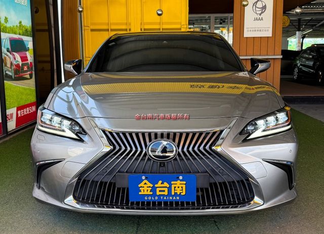ES250【旗艦版】【新車價220萬】跑少里程擔保【全車原鈑件】【全景天窗】【ML音響】抬頭顯示／盲點／環景／雙冷熱椅  第2張相片