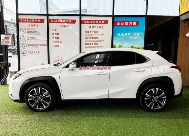 UX200／僅跑【五萬】【原廠保養】盲點／ACC／車道偏移【18吋鋁圈】 CARPLAY／免鑰匙系統／雙電動椅【認證車】  第3張相片