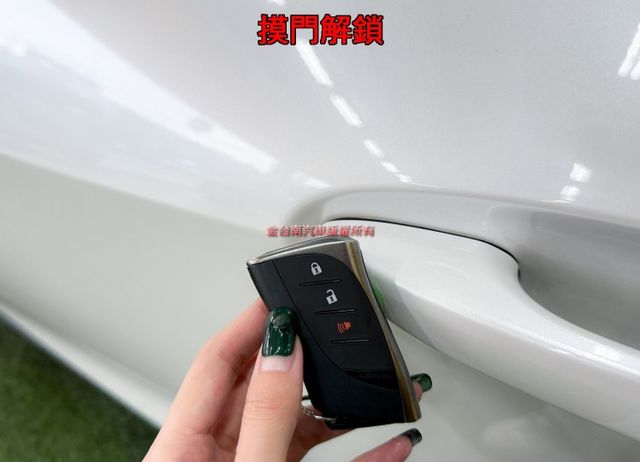 UX200／僅跑【五萬】【原廠保養】盲點／ACC／車道偏移【18吋鋁圈】 CARPLAY／免鑰匙系統／雙電動椅【認證車】  第6張相片