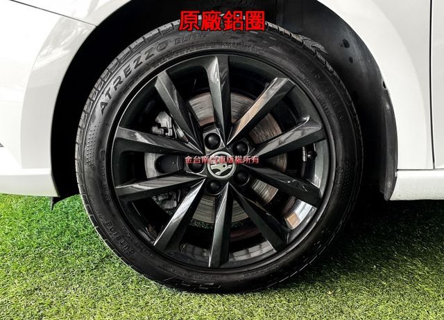 【1.0T】20年式／19年11月出廠／僅跑【八萬】【黑車頂】盲點／ACC／後方車流警示／CARPLAY／恆溫【認證車】  第8張相片