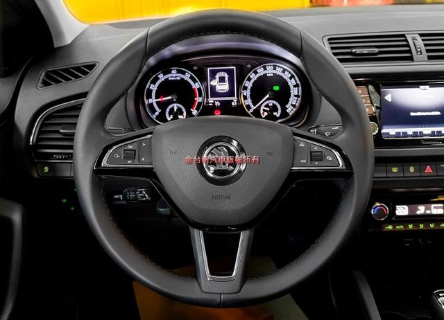 【1.0T】20年式／19年11月出廠／僅跑【八萬】【黑車頂】盲點／ACC／後方車流警示／CARPLAY／恆溫【認證車】  第12張相片