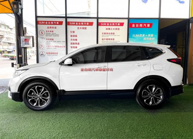 僅跑【四萬】里程擔保【全車原鈑件】【原廠保養】ACC跟車／車道偏移／定速／倒車顯影／免鑰匙系統／藍牙系統／鋁圈  第3張相片