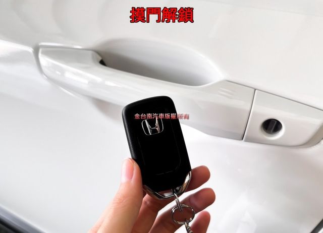 僅跑【四萬】里程擔保【全車原鈑件】【原廠保養】ACC跟車／車道偏移／定速／倒車顯影／免鑰匙系統／藍牙系統／鋁圈  第6張相片