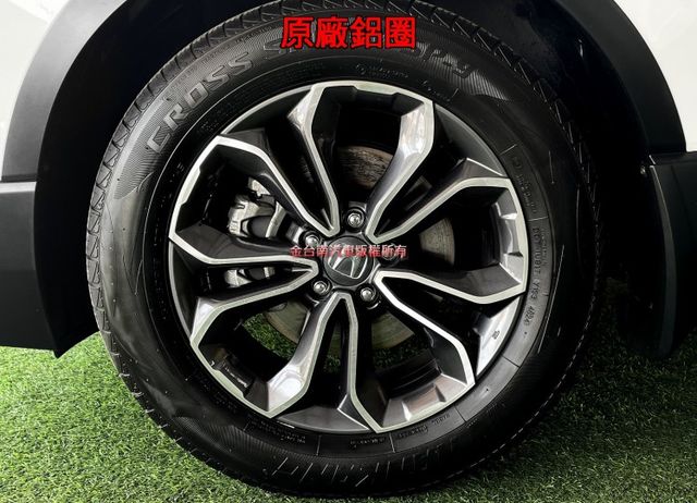 僅跑【四萬】里程擔保【全車原鈑件】【原廠保養】ACC跟車／車道偏移／定速／倒車顯影／免鑰匙系統／藍牙系統／鋁圈  第8張相片