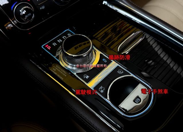 XJL【Premium Luxury】【新車365萬】【原鈑件／原廠保養】全景天窗／自動停車／四電動吸門／四區恆溫／盲點  第17張相片