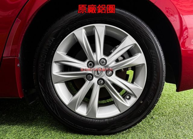 【17年式】僅跑【七萬】里程擔保／定速巡航／記憶座椅／雙電熱椅／倒車顯影／藍牙系統／雙區恆溫空調／免鑰匙系統【認證車】  第7張相片